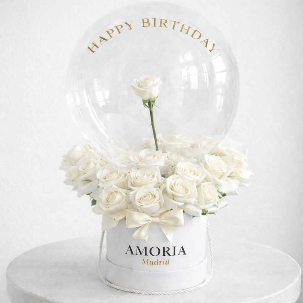 box de rosas blancas con globo transparente amoria madrid